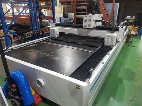 cnc fiber laser cutting machine 1000w|laser cutting tables 4x8.